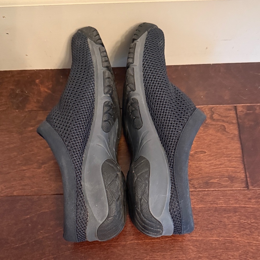 Merrell Women's Navy Mesh Slip-On Clogs - Picture 5 of 7
